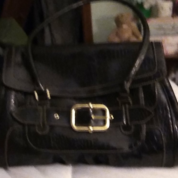Black shiny handbag. Very Pretty - Picture 2 of 3